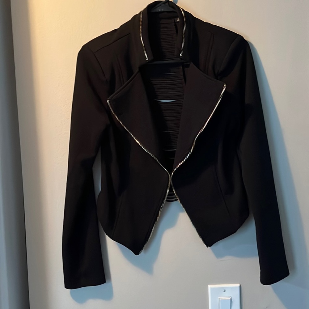 Akira black coat / slitted back